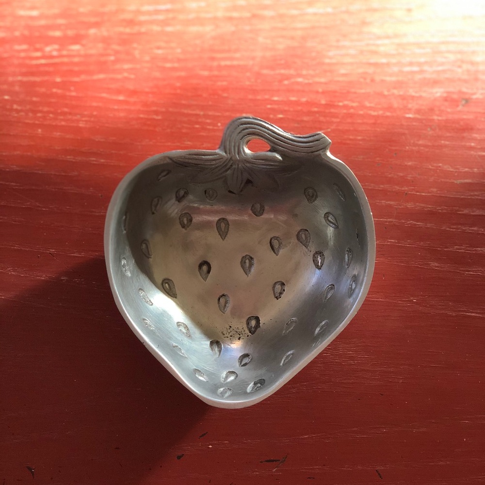 Pewter strawberry dish